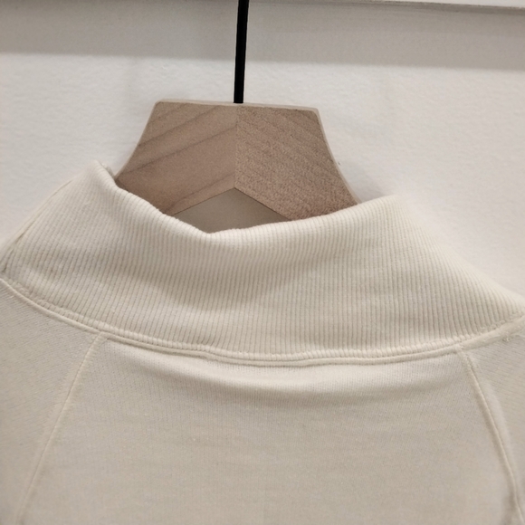 Champion Women's Sweatshirt nwot - Picture 4 of 5